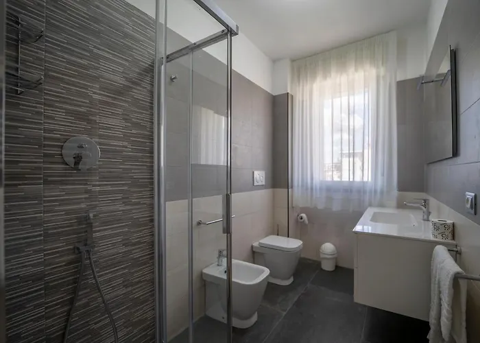 La Luna Nel Golfo - A Follonica