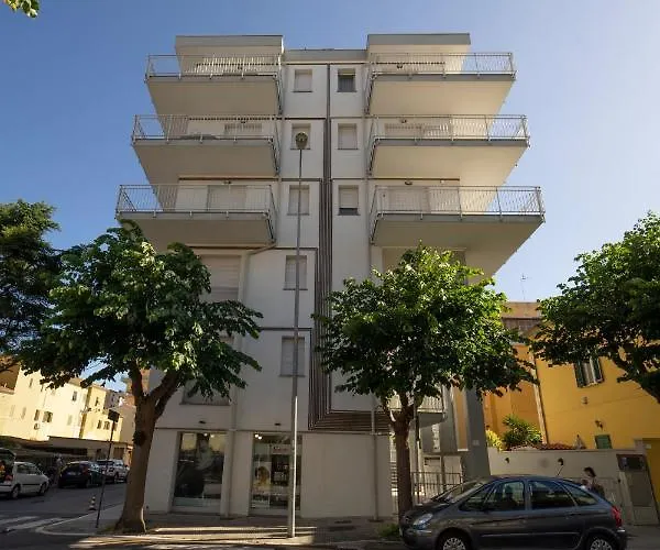 La Luna Nel Golfo - A Follonica